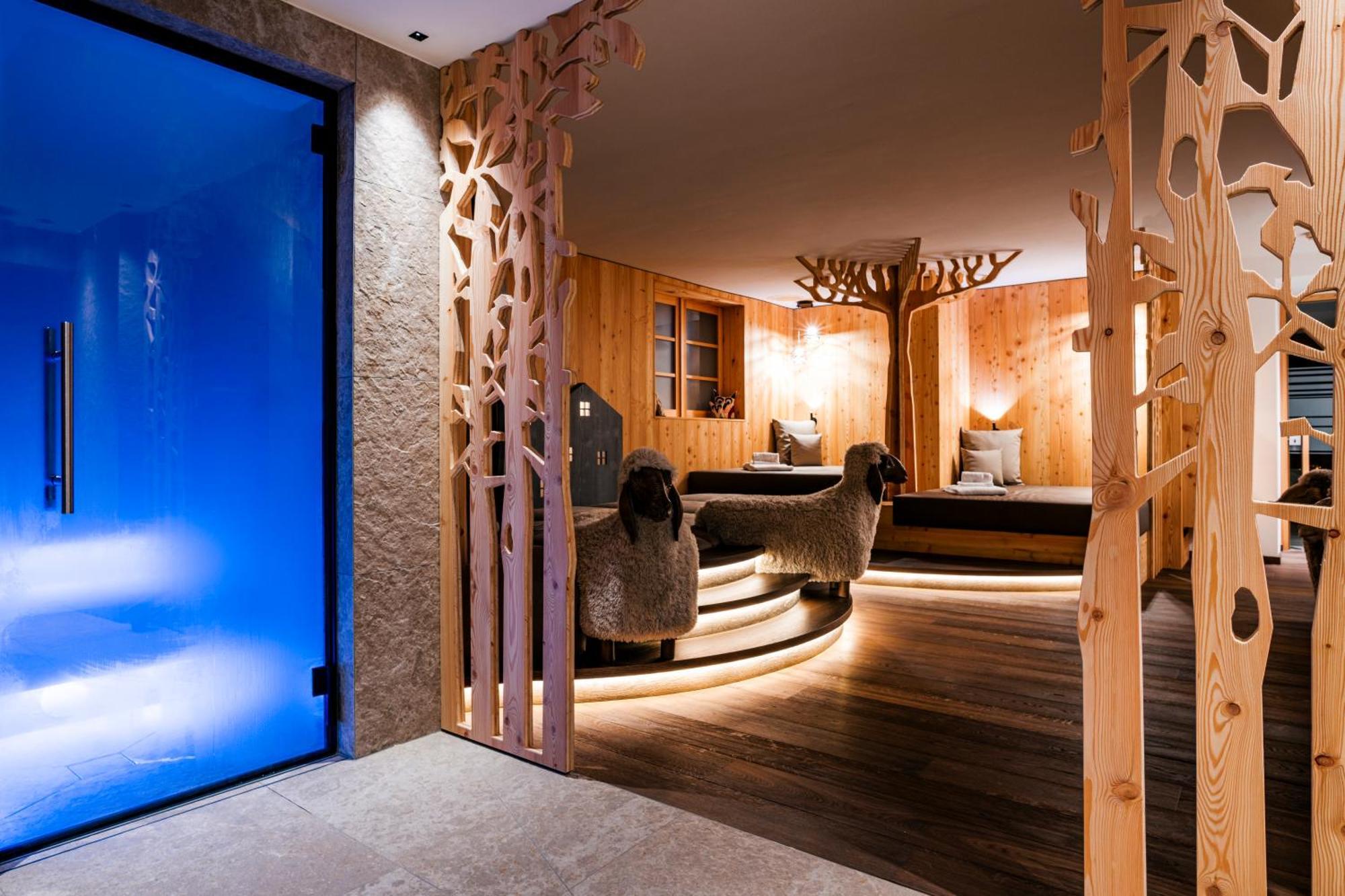 Family Hotel Posta Santa Cristina Val Gardena Bagian luar foto