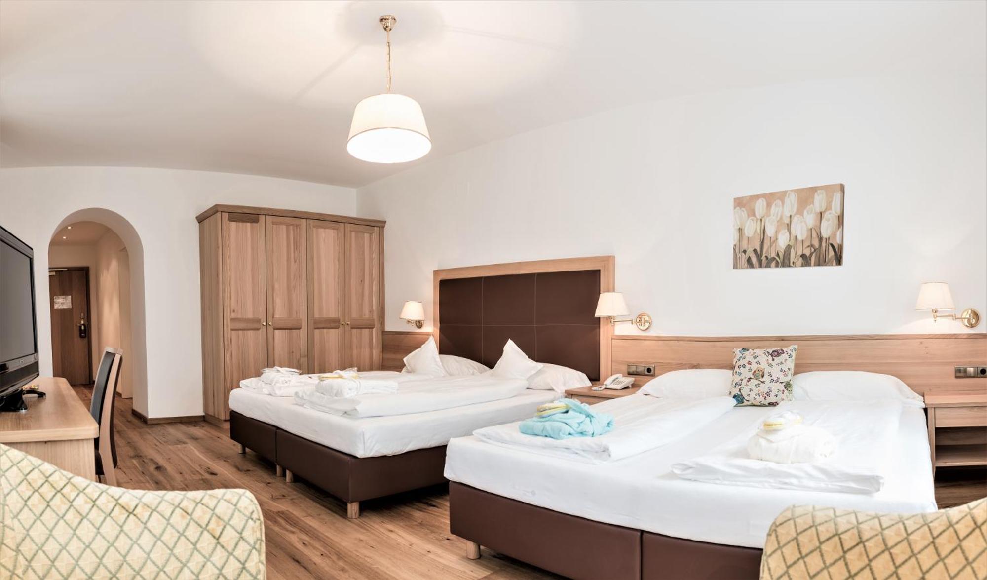 Family Hotel Posta Santa Cristina Val Gardena Bagian luar foto
